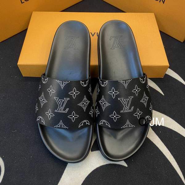 Picture of Louis Vuitton Slippers _SKULVsz38-45BS0158318